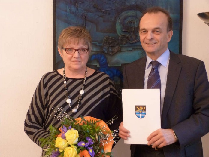Hiltrud Jochem und Landrat Dr. Fritz Brechtel bei der Verabschiedung
